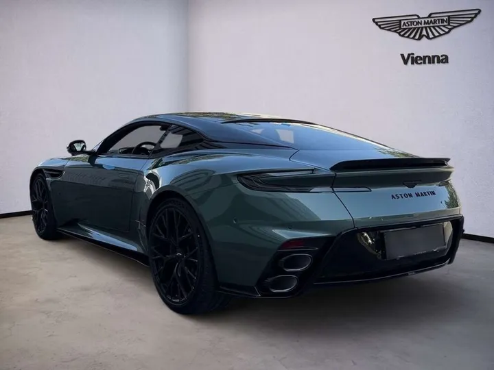 Aston Martin DB12