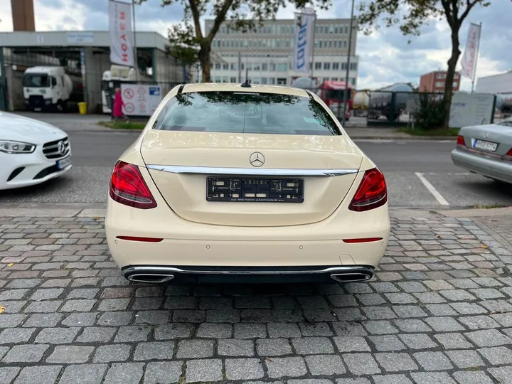 Mercedes-Benz E 220