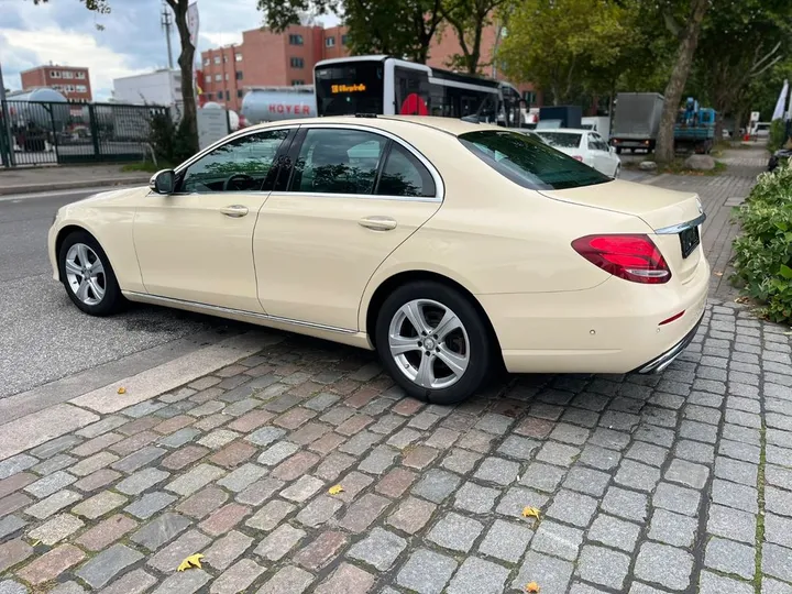 Mercedes-Benz E 220