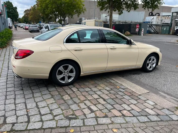 Mercedes-Benz E 220