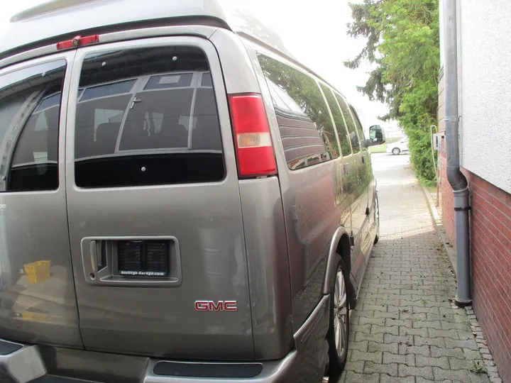 GMC Savana