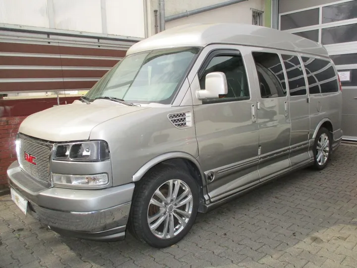 GMC Savana