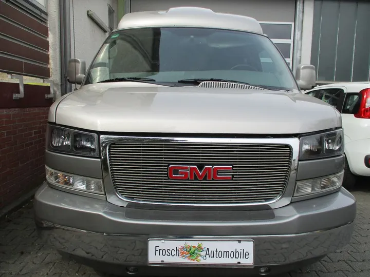 GMC Savana