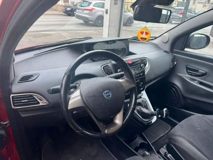 Lancia Ypsilon