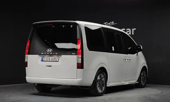 Hyundai Staria