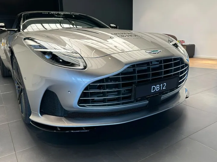 Aston Martin DB12