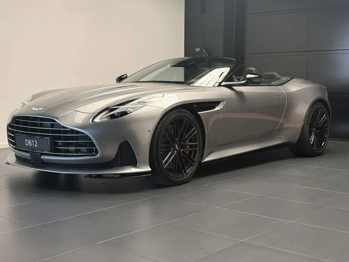 Aston Martin DB12