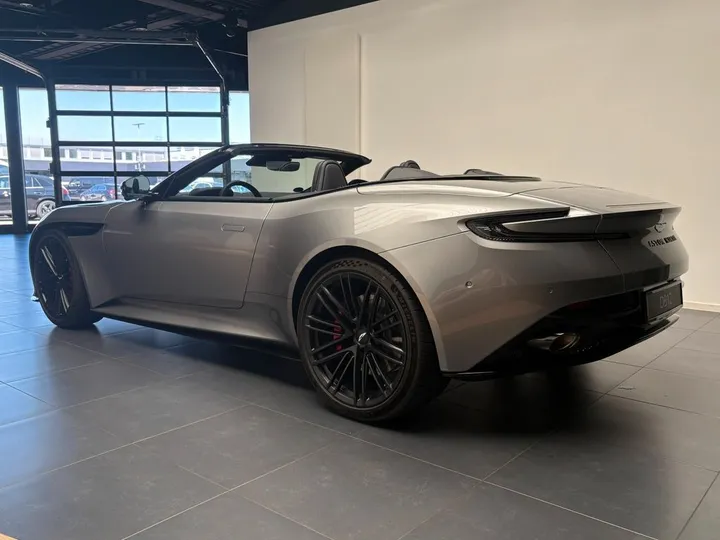 Aston Martin DB12