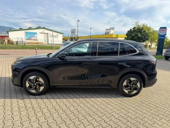 Geely E5