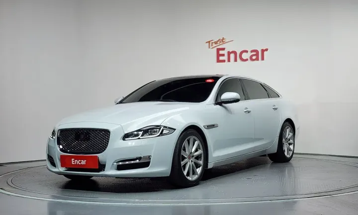Jaguar XJ