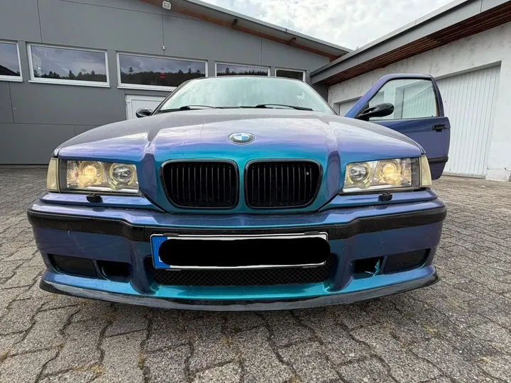 BMW 323