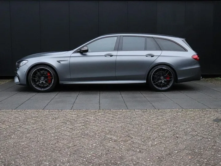 Mercedes-Benz E 63 AMG