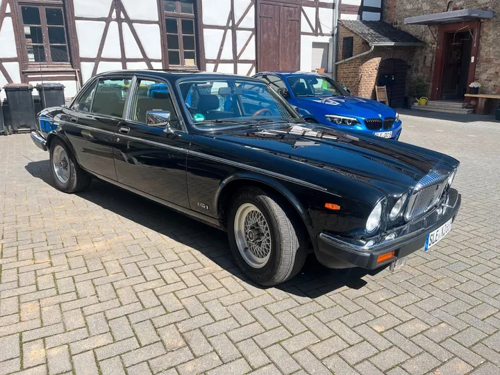 Jaguar XJ12