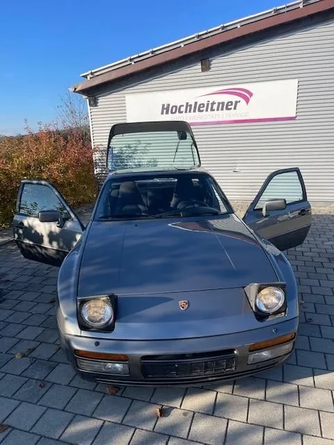 Porsche 944