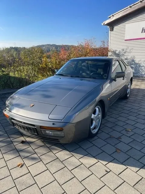 Porsche 944