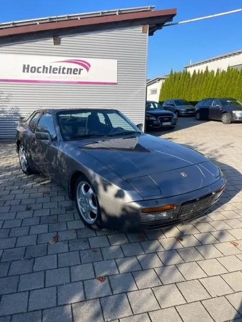Porsche 944