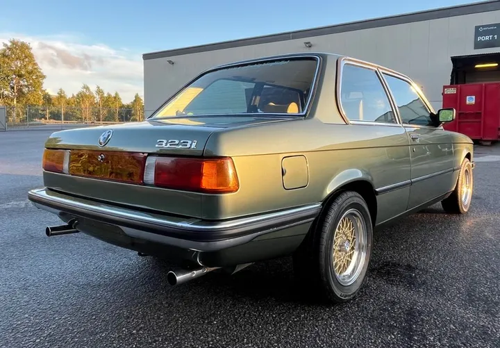 BMW 323