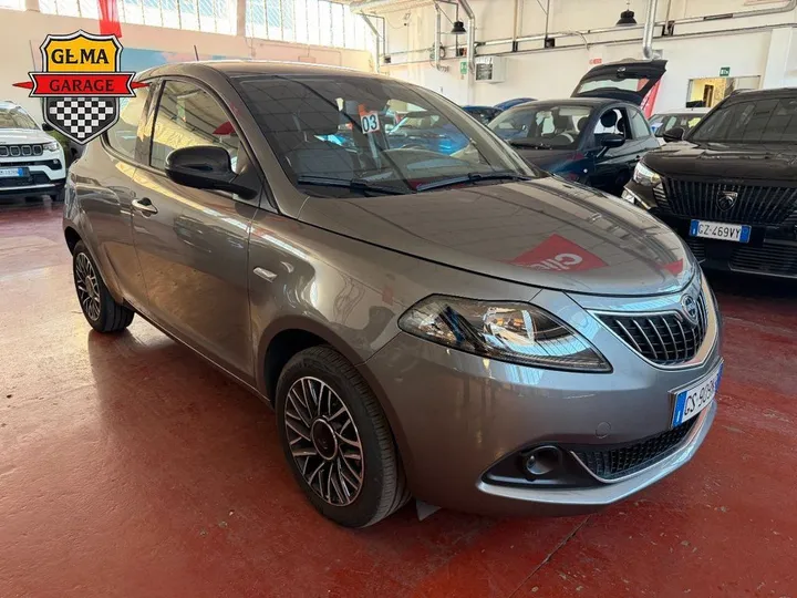 Lancia Ypsilon