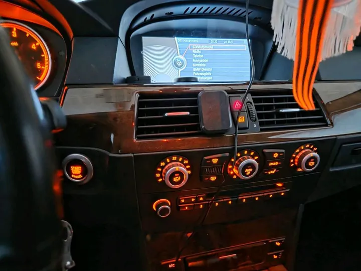 BMW 525