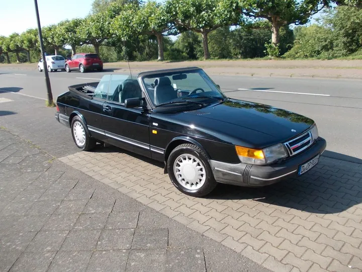 Saab 900