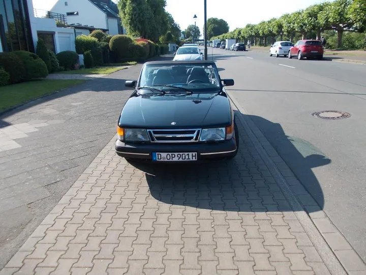 Saab 900