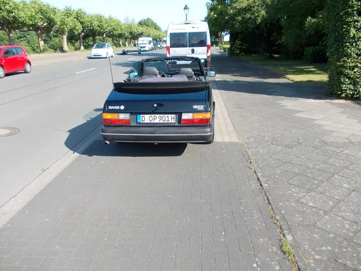 Saab 900