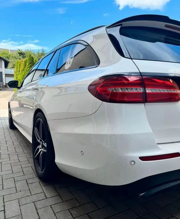 Mercedes-Benz E 220