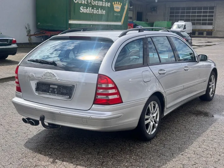 Mercedes-Benz C 240