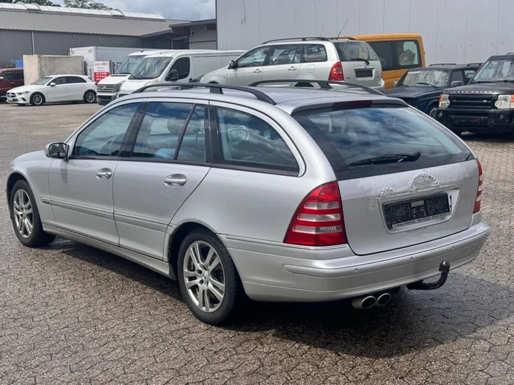 Mercedes-Benz C 240