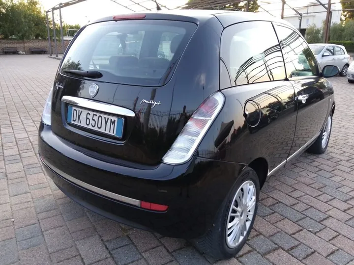 Lancia Ypsilon