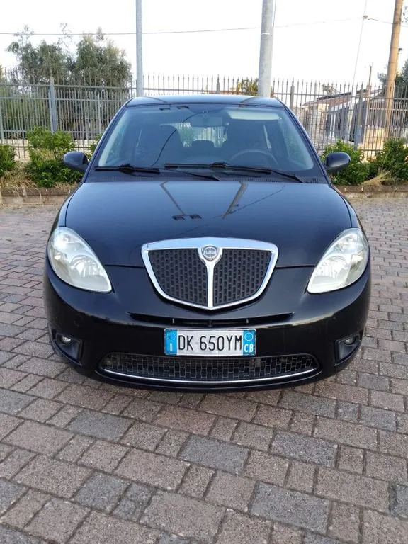 Lancia Ypsilon