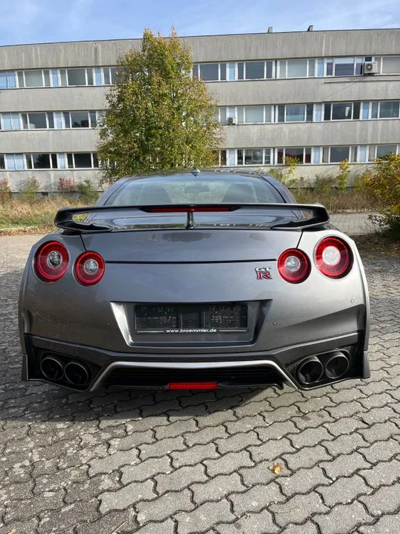Nissan GT-R