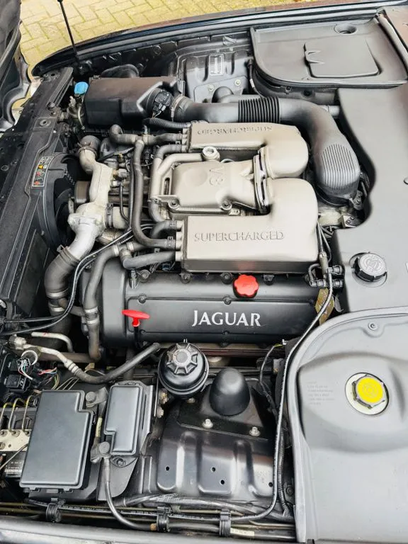 Jaguar XJR