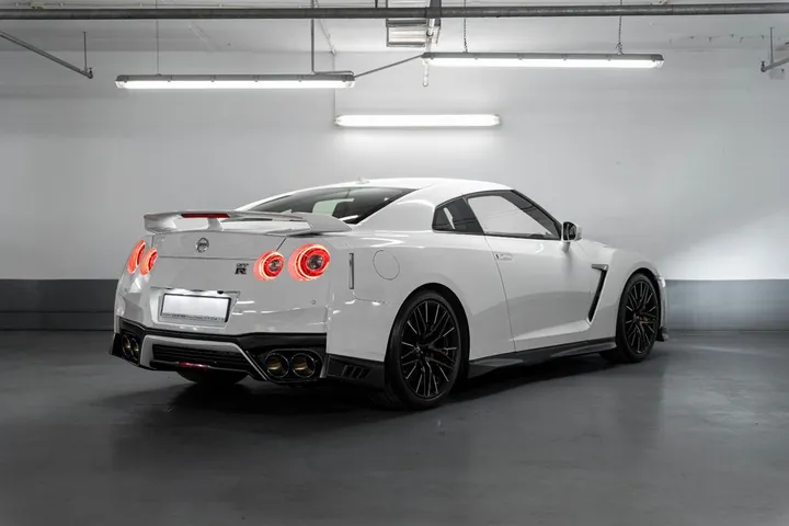 Nissan GT-R