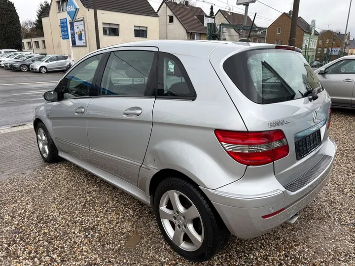 Mercedes-Benz B 200