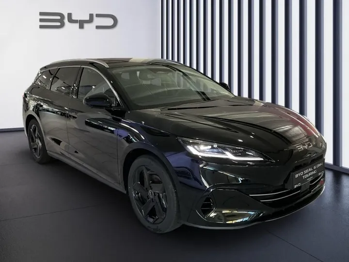 BYD SEAL 6