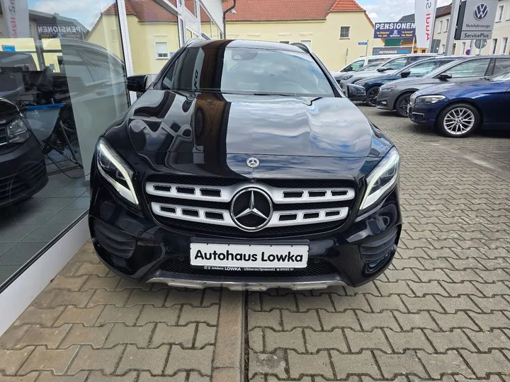 Mercedes-Benz GLA 200