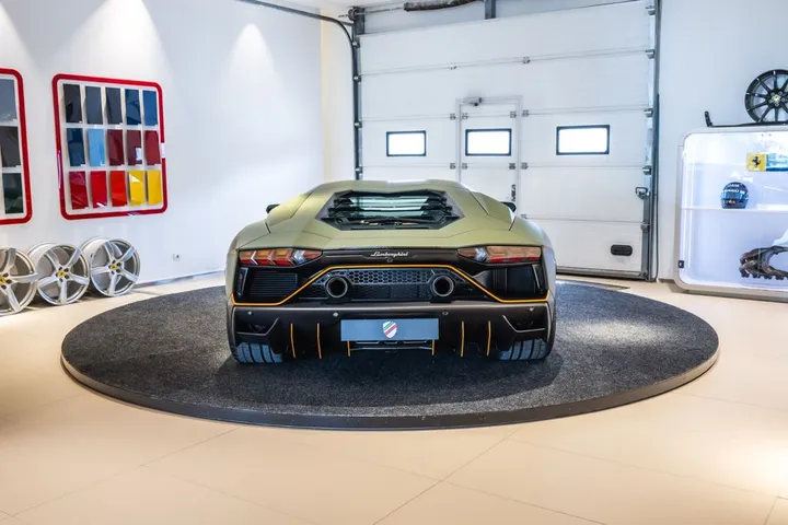 Lamborghini Aventador
