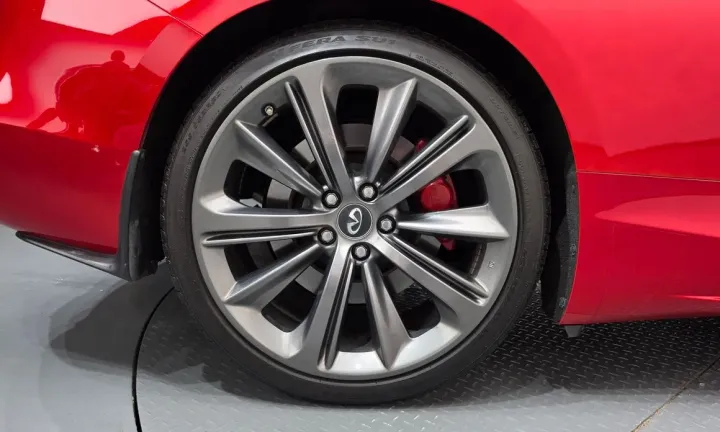 Infiniti Q60