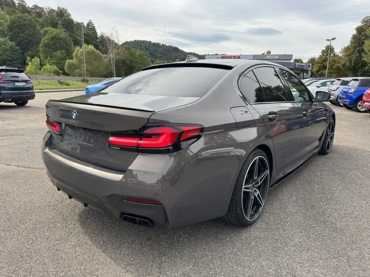 BMW M550