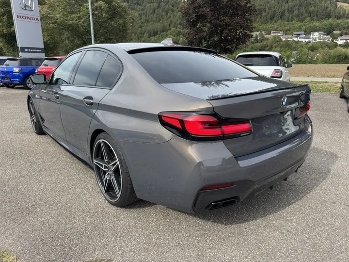 BMW M550