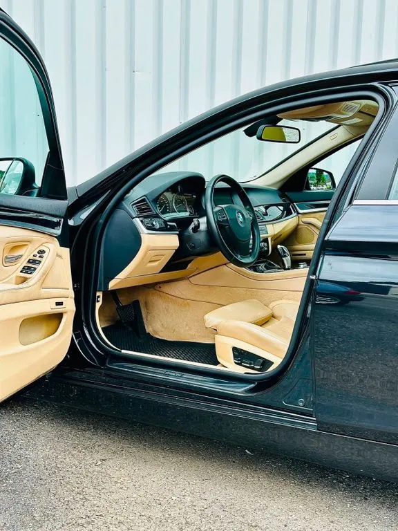 BMW 523