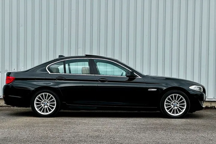 BMW 523