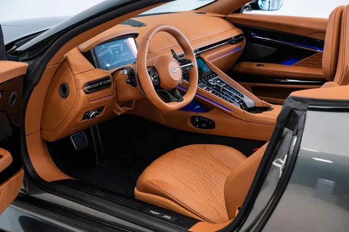 Aston Martin DB12