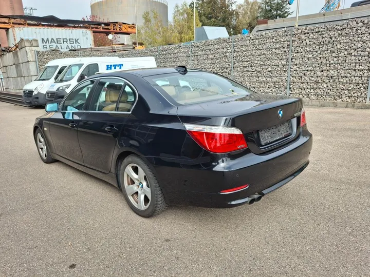 BMW 523