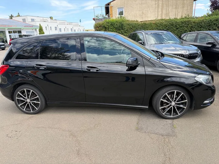 Mercedes-Benz B 180