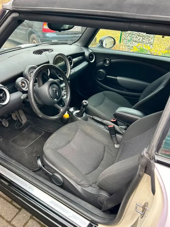 MINI Cooper Cabrio
