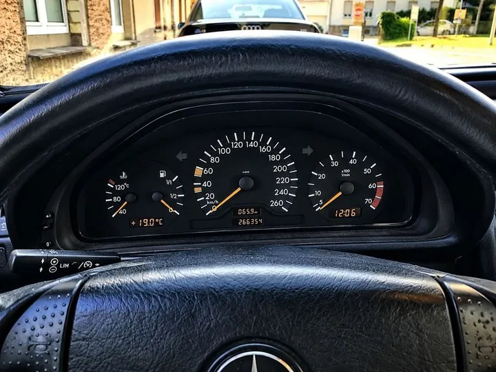Mercedes-Benz CLK 200