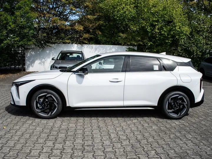Kia K4