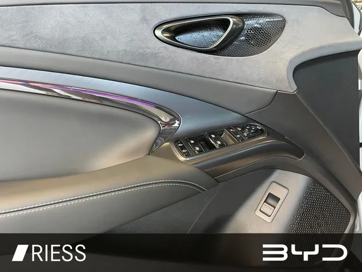 BYD SEAL